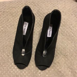 Steve Madden black leather heels